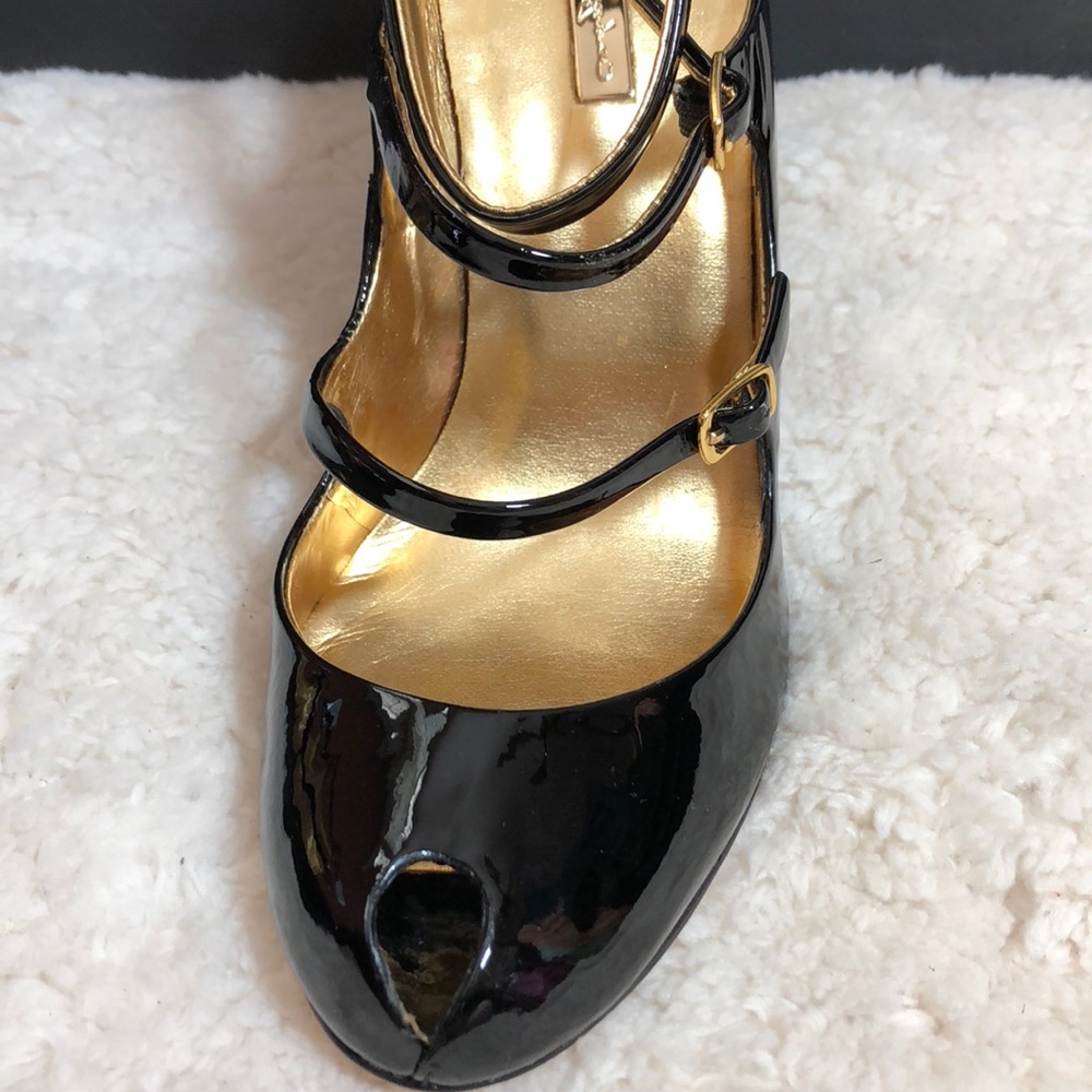 🆕 BNWT- patent leather black heels gold Buckles. - Picture 5 of 8